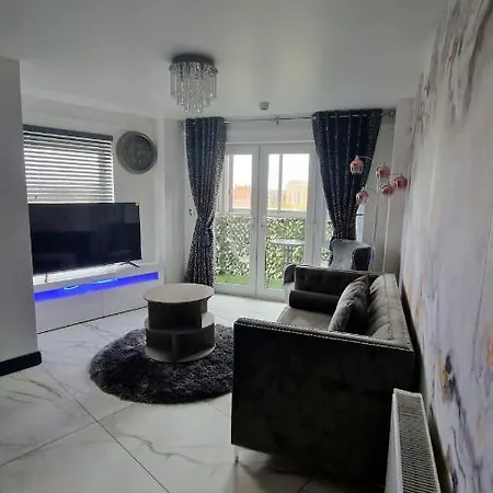 Two Bed Apartment With Balcony Slough,Windsor,Legoland Exterior photo