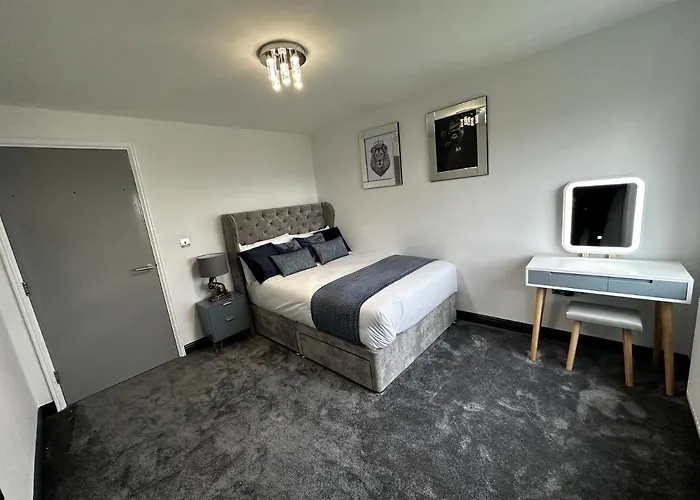 Two Bed Apartment With Balcony Slough,Windsor,Legoland