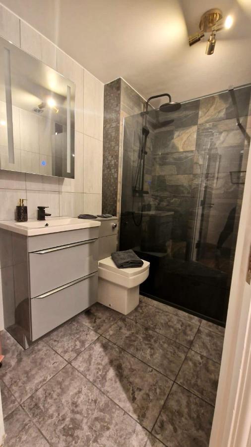 Two Bed With Balcony Slough,windsor,legoland