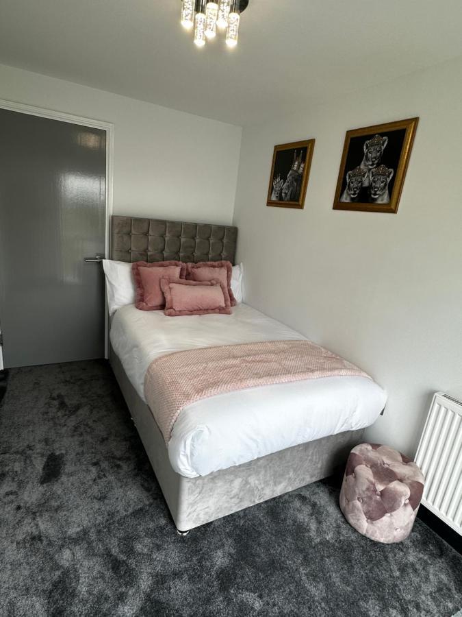 Two Bed With Balcony Slough,windsor,legoland Slough