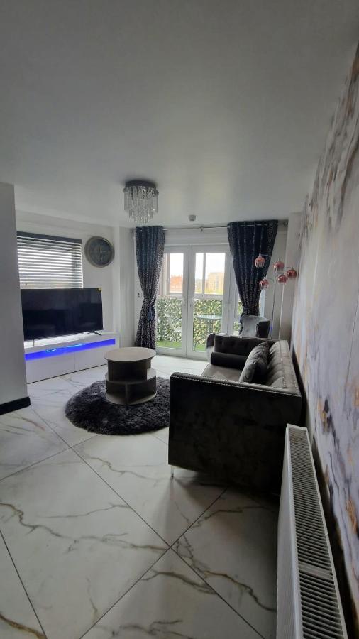 Two Bed With Balcony Slough,windsor,legoland