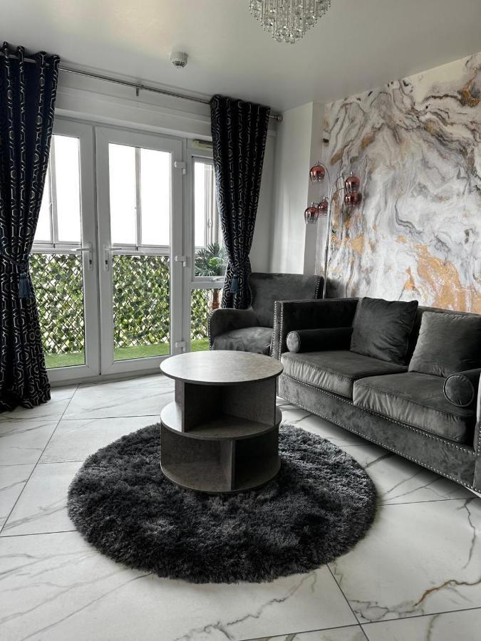 Apartment Two Bed With Balcony Slough,windsor,legoland *