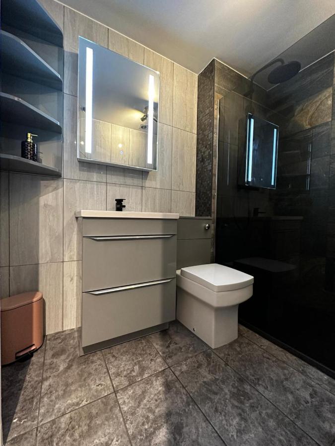 Two Bed With Balcony Slough,windsor,legoland * Slough