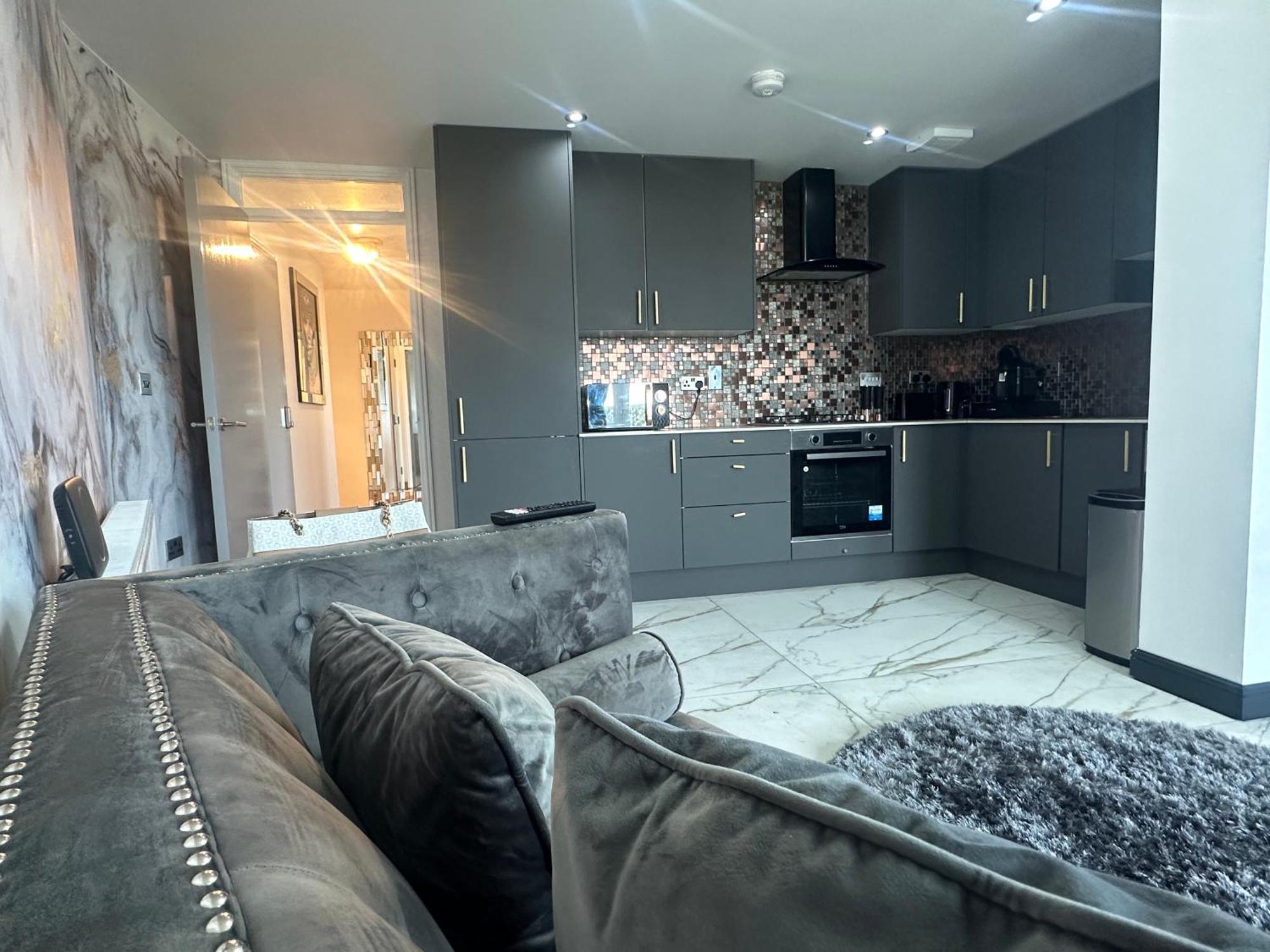 Two Bed With Balcony Slough,windsor,legoland Apartment Slough